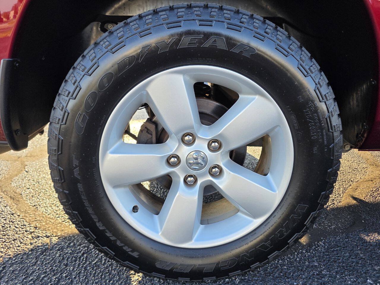 Used 2018 RAM 1500 Classic SLT AWD/4WD image 26