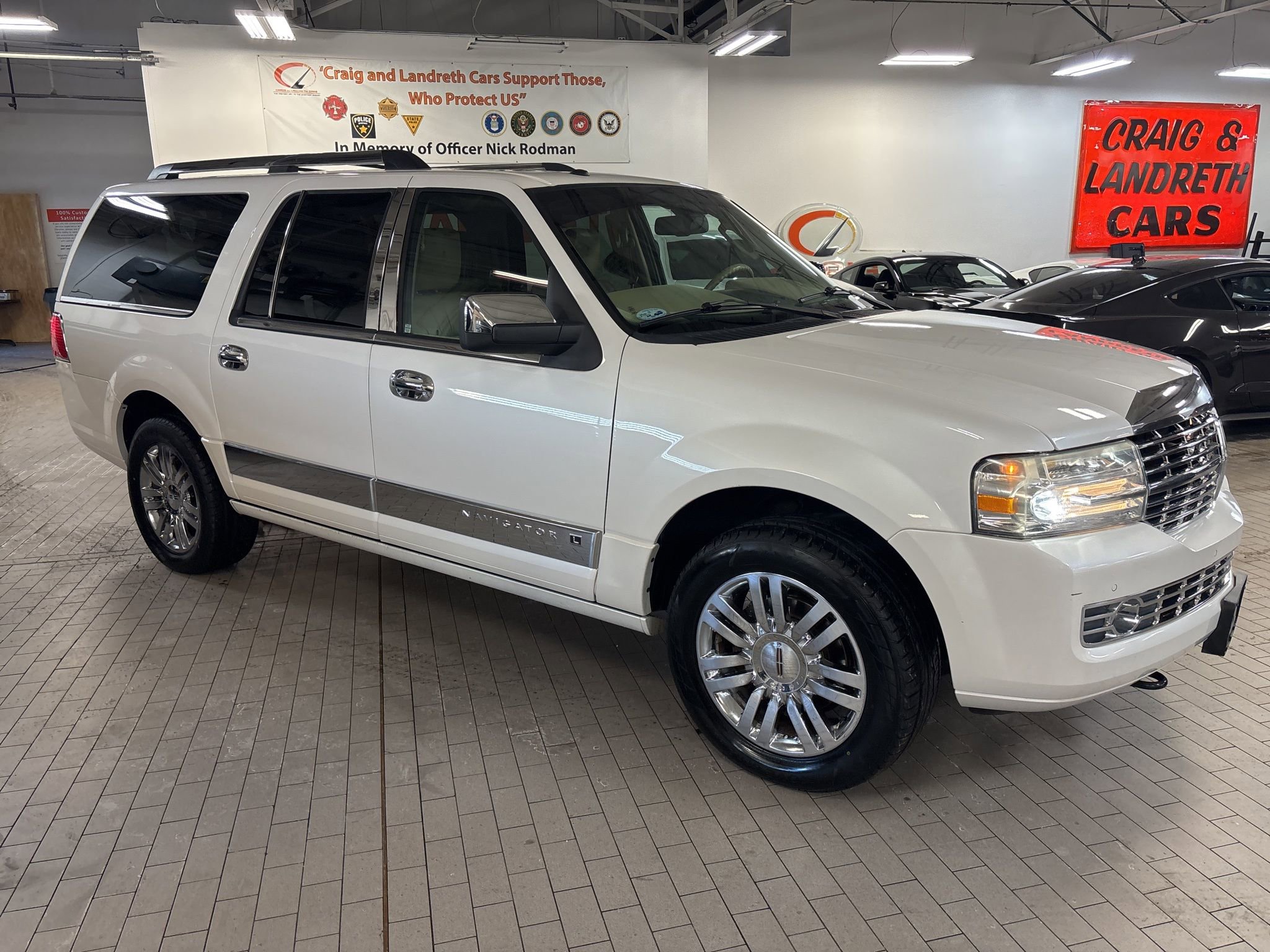 Used 2010 Lincoln Navigator L 4WD image 5
