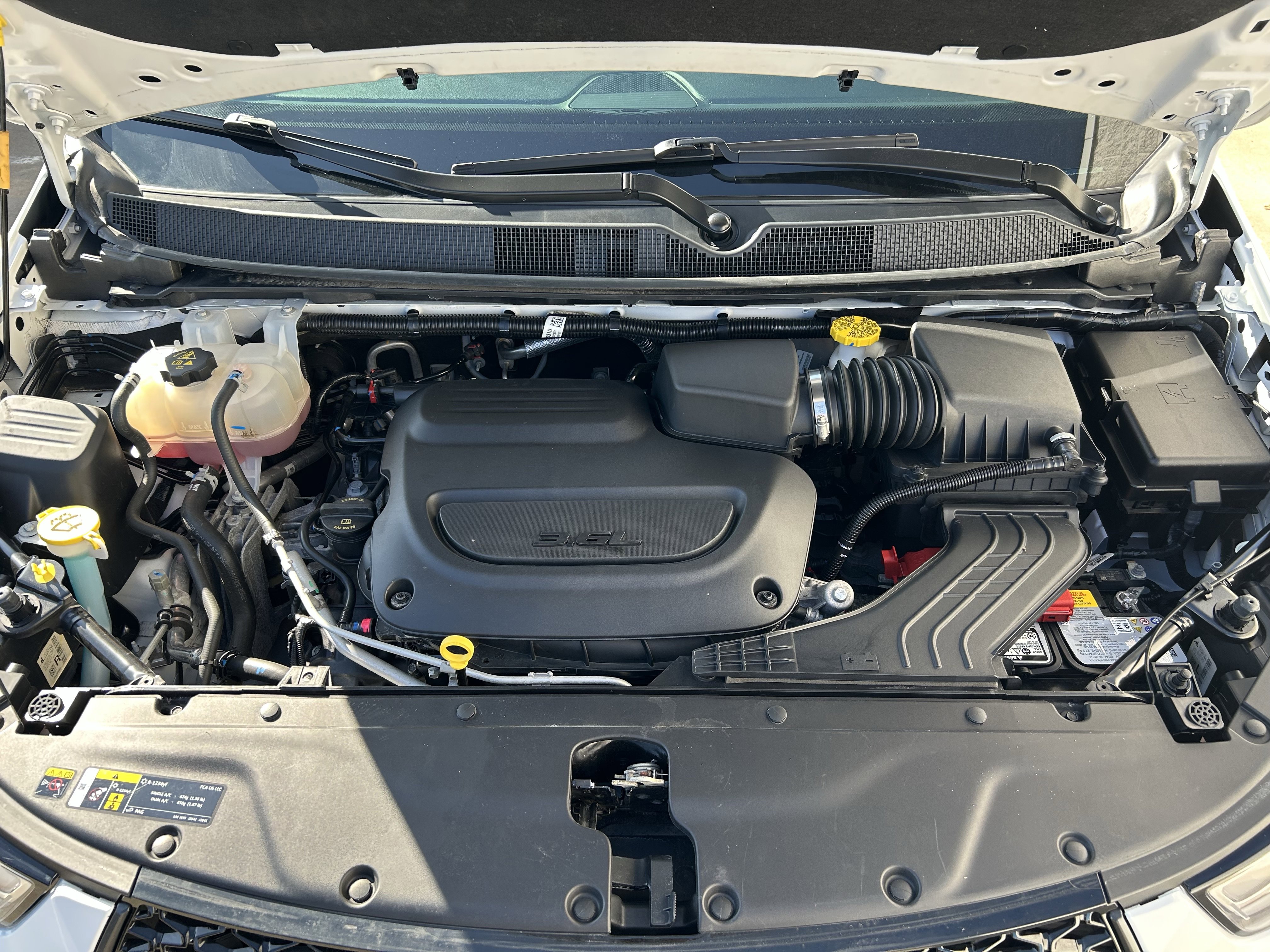 Used 2025 Chrysler Pacifica Limited image 12