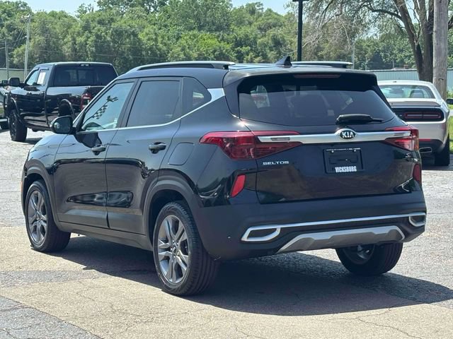 Used 2021 Kia Seltos S FWD image 2