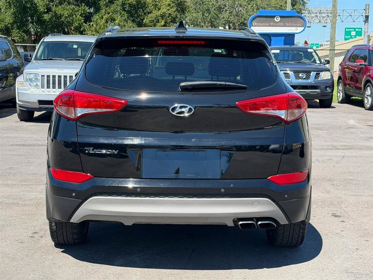 Used 2018 Hyundai Tucson Value FWD image 11