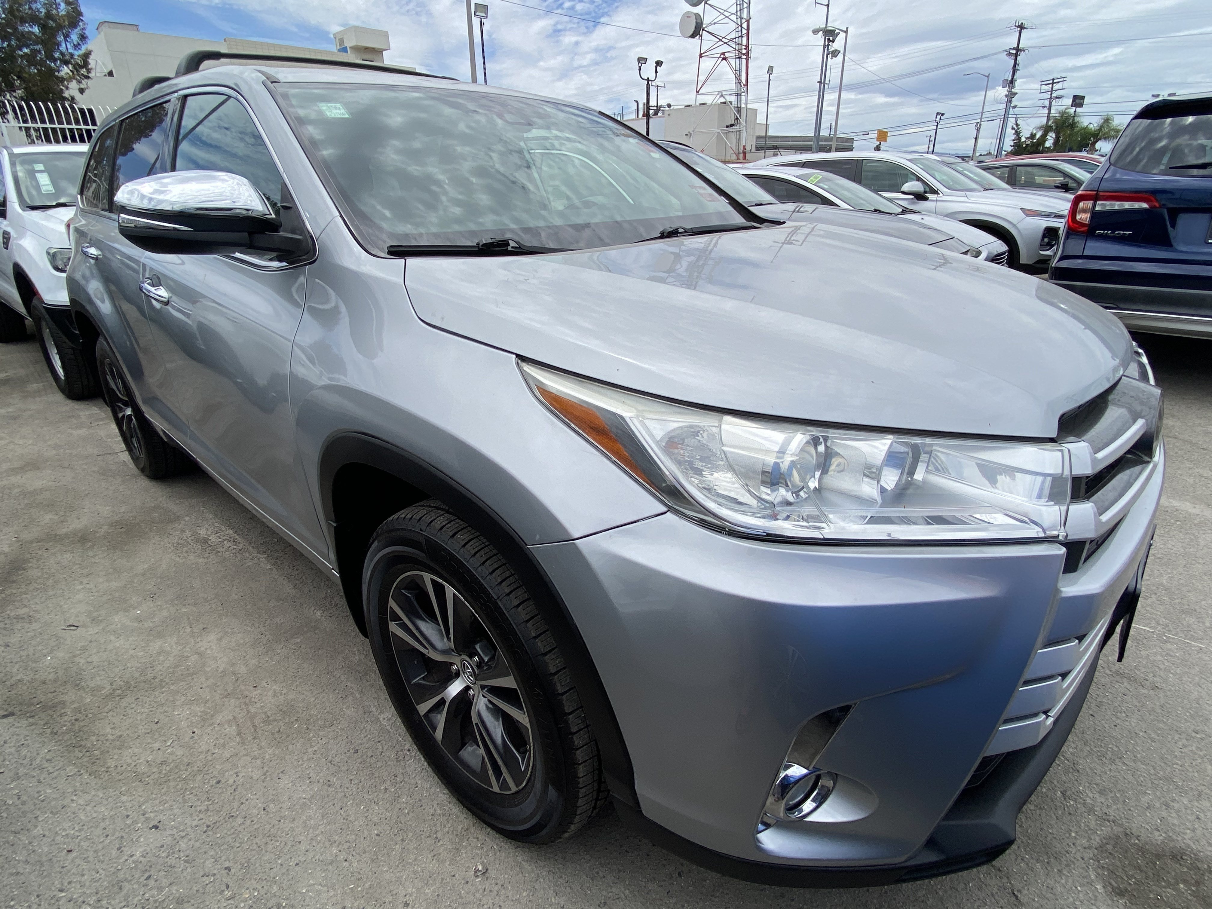 Used 2018 Toyota Highlander Plus FWD image 6