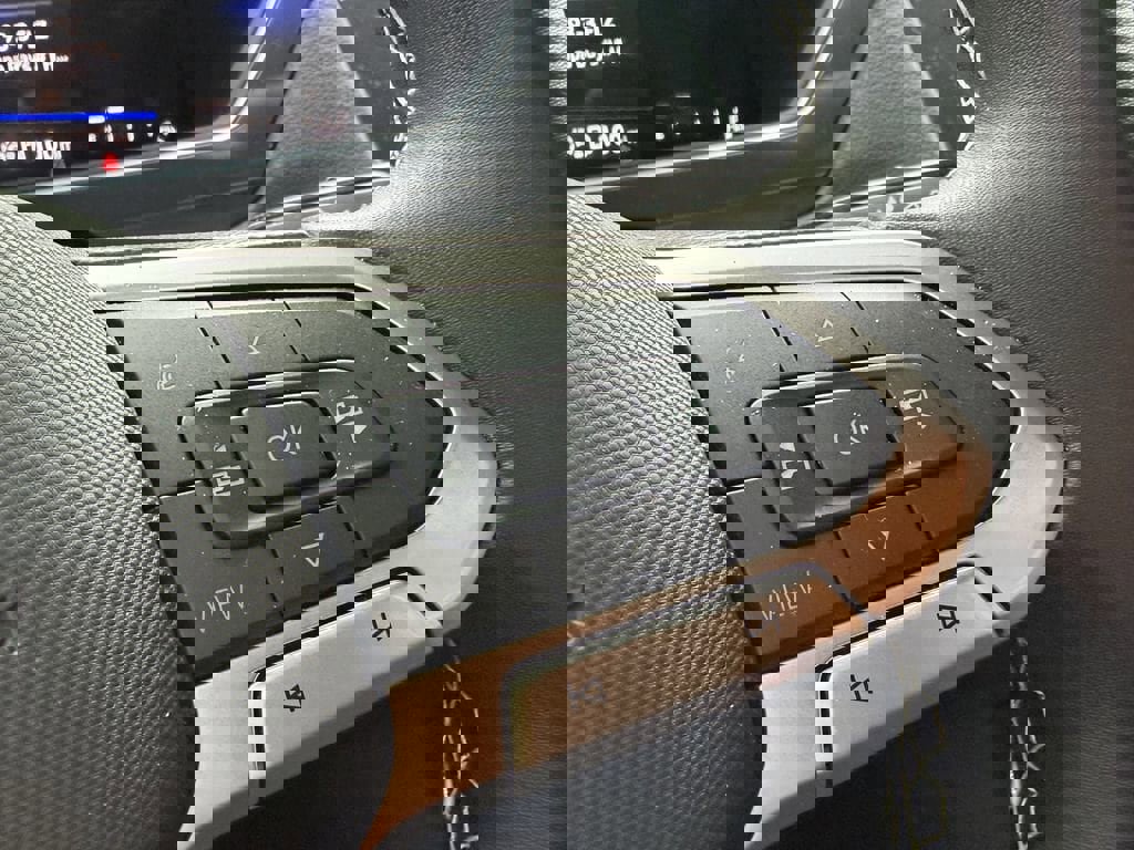 Used 2024 Volkswagen Tiguan S image 32