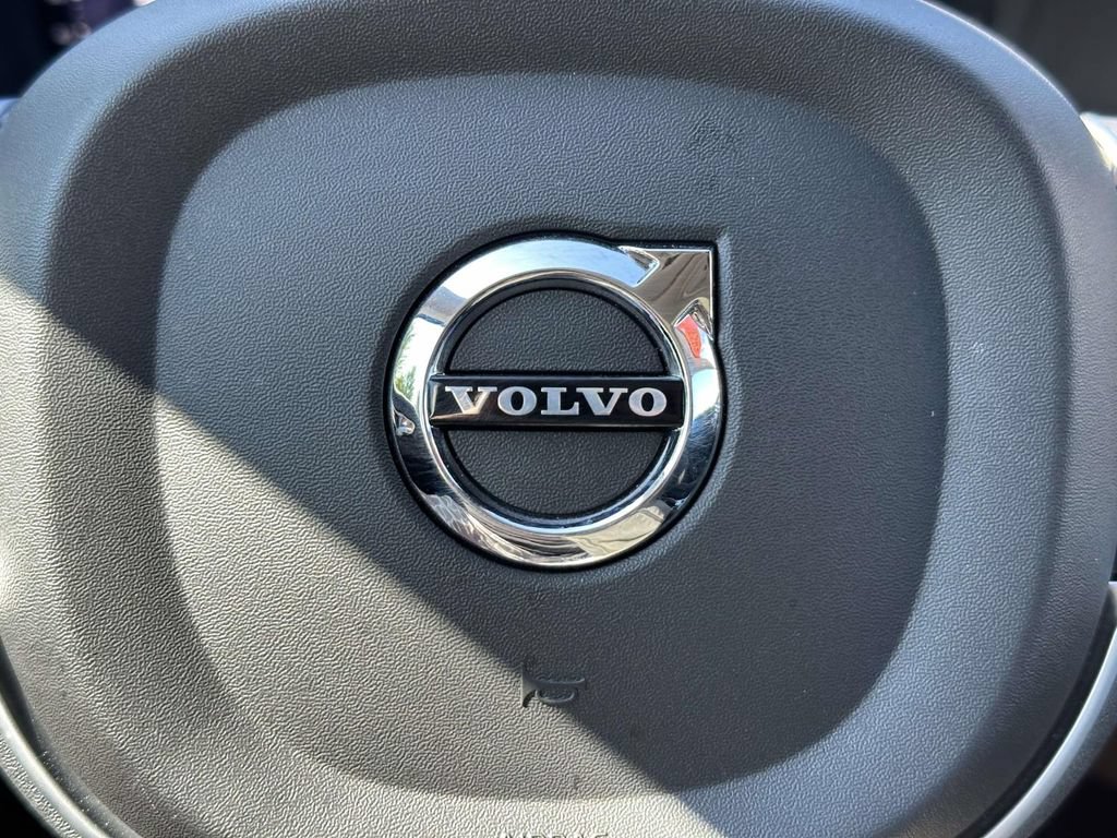 Used 2022 Volvo XC60 B5 Momentum w/ Climate Package AWD/4WD image 26