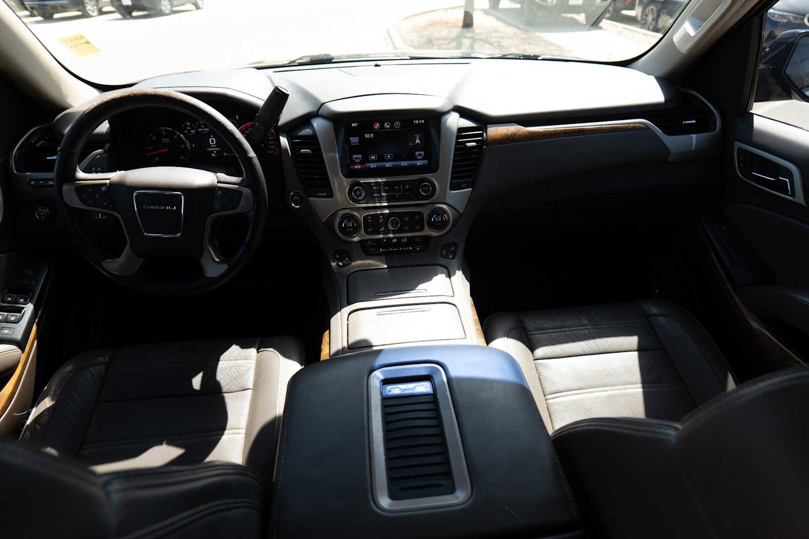 Used 2015 GMC Yukon Denali w/ Premium Package image 26