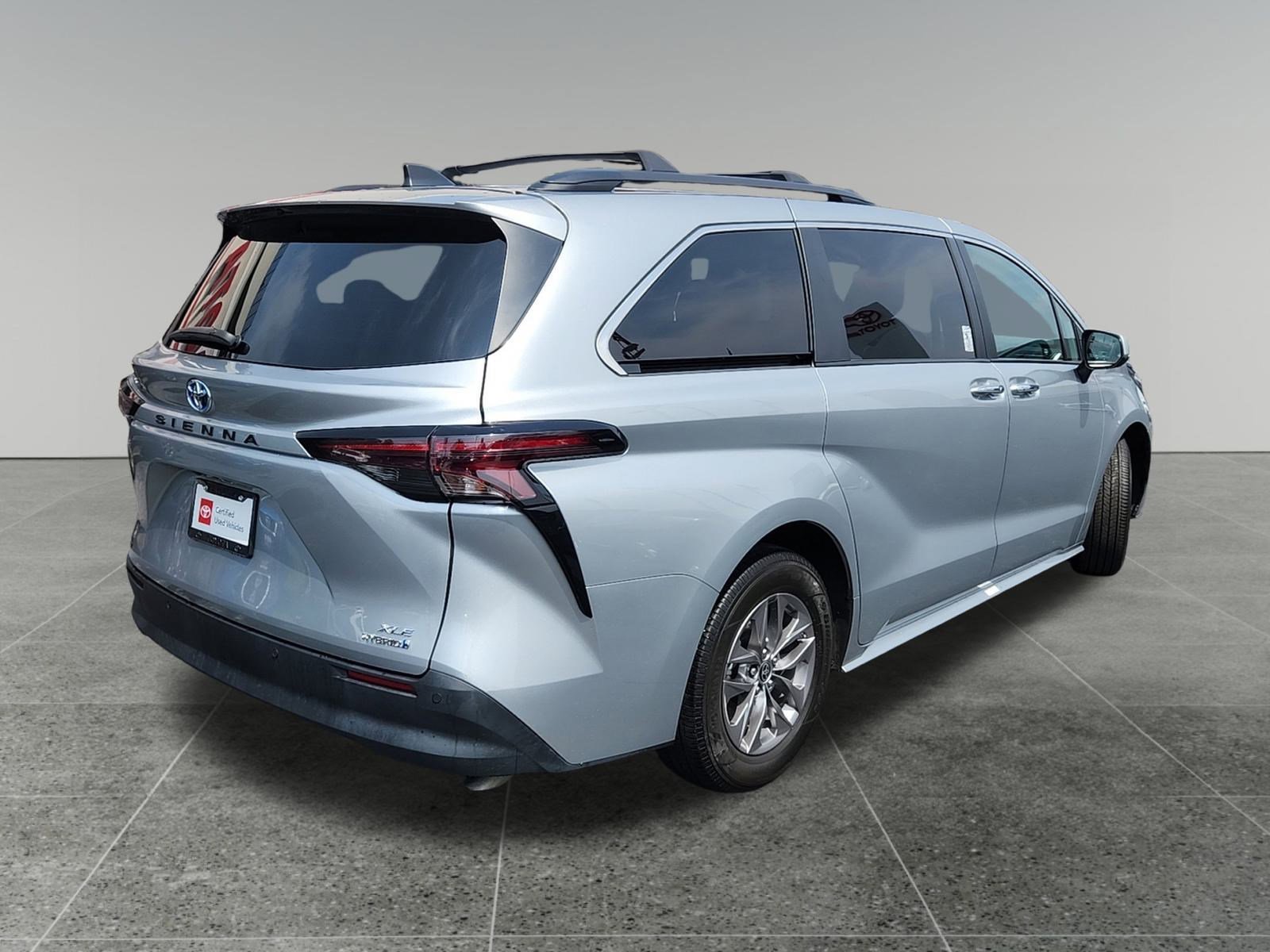 Certified 2023 Toyota Sienna XLE image 7