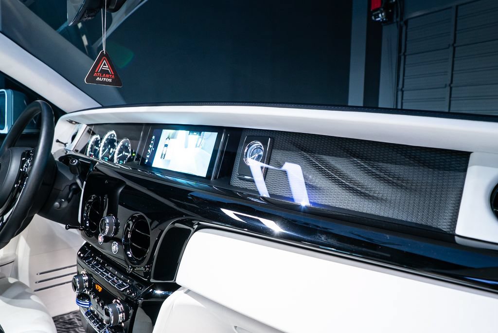 Used 2022 Rolls-Royce Phantom Sedan w/ The Phantom Package RWD image 38