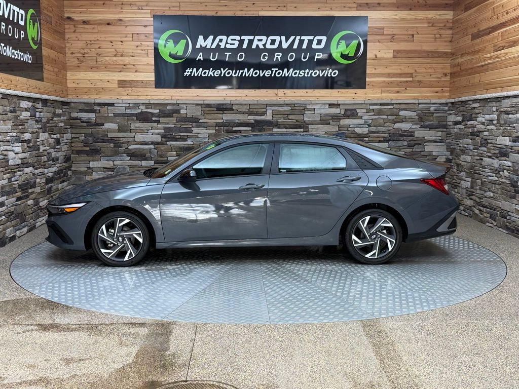 Used 2025 Hyundai Elantra SEL FWD image 6
