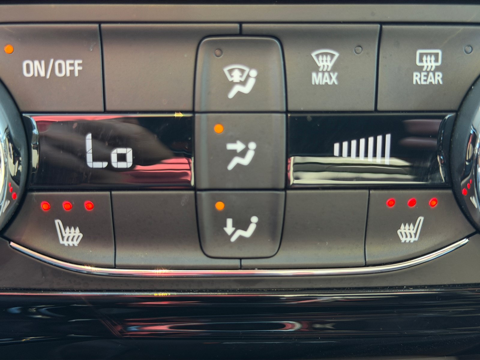 Certified 2025 Chevrolet Trax ACTIV w/ Sunroof Package FWD image 19