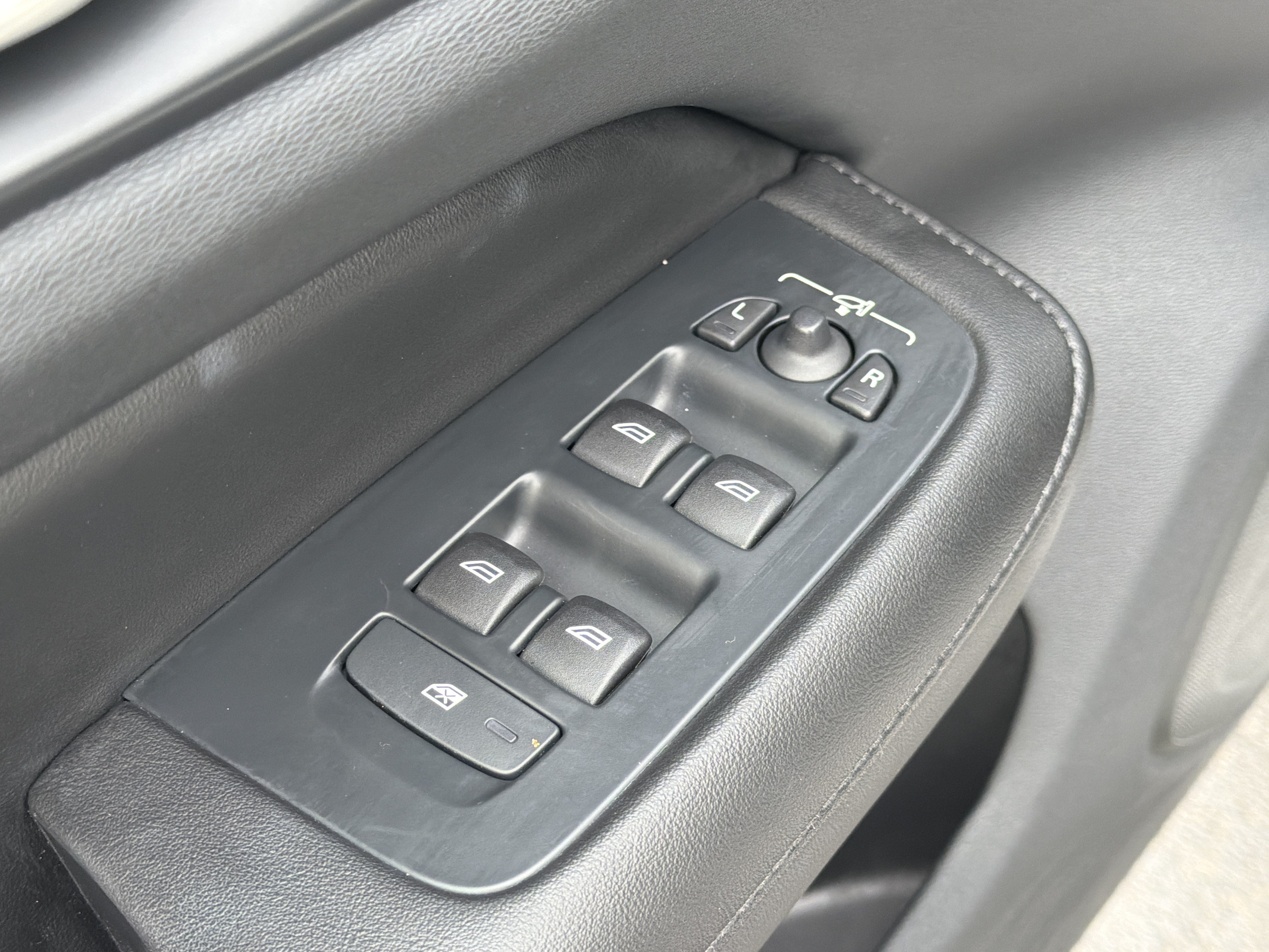 Certified 2024 Volvo S60 B5 Core AWD/4WD image 15
