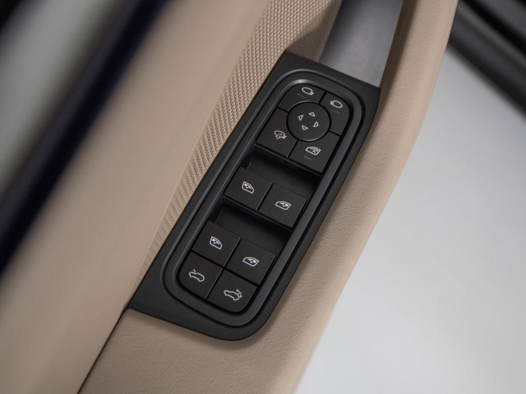 New 2026 Porsche Macan 4 Electric AWD/4WD image 21