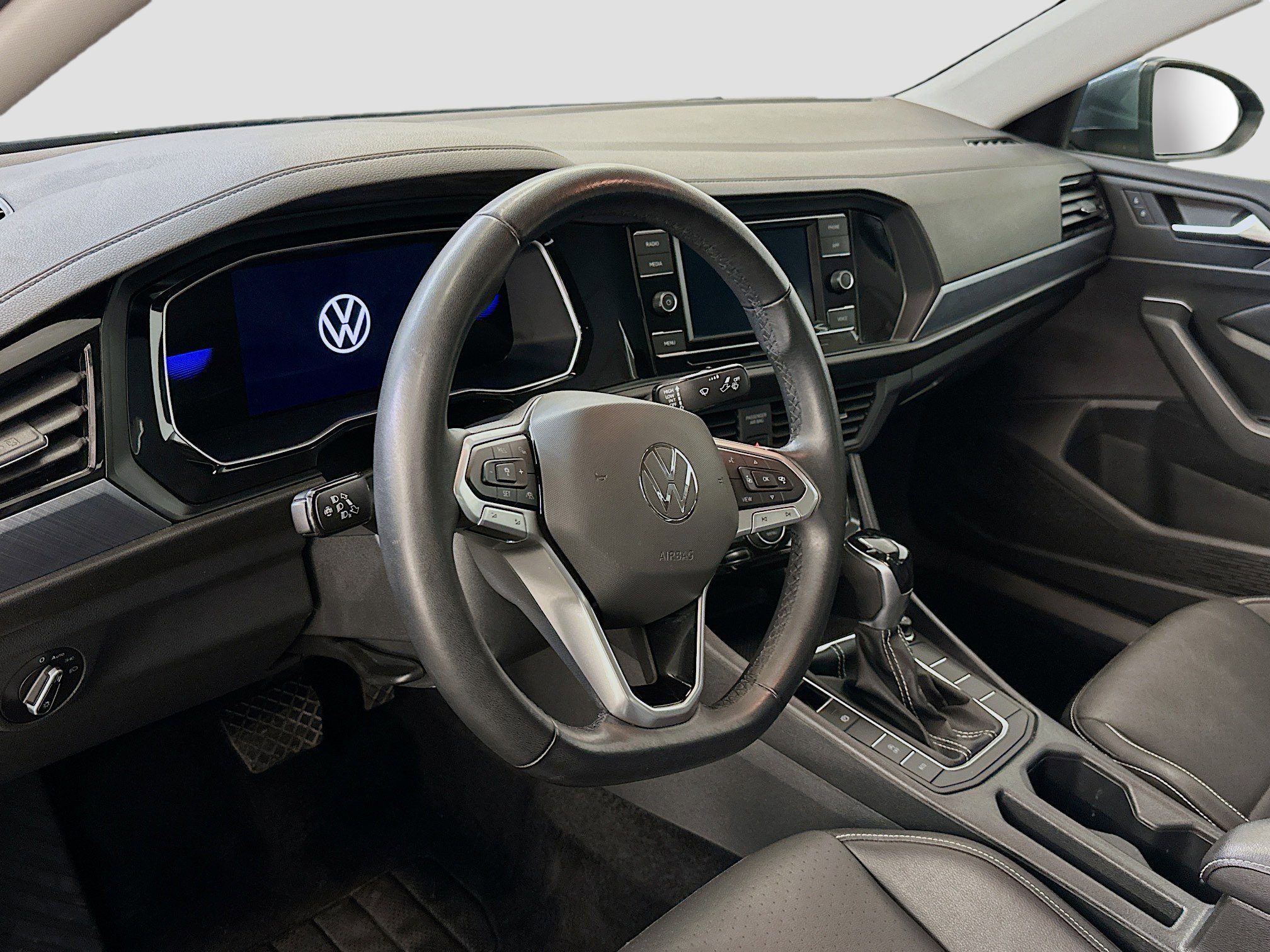 Used 2024 Volkswagen Jetta SE image 18