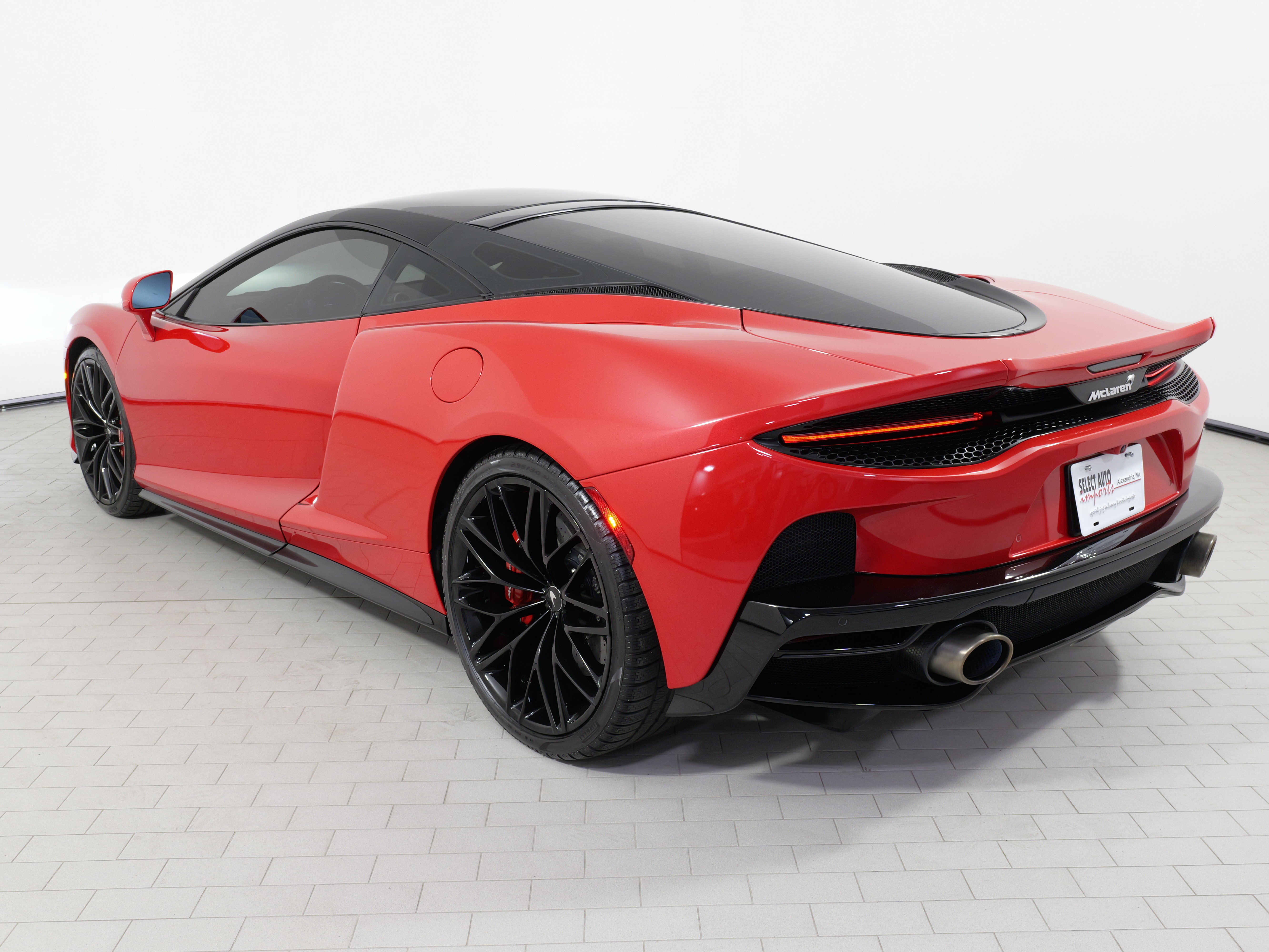 Used 2022 McLaren GT RWD image 17