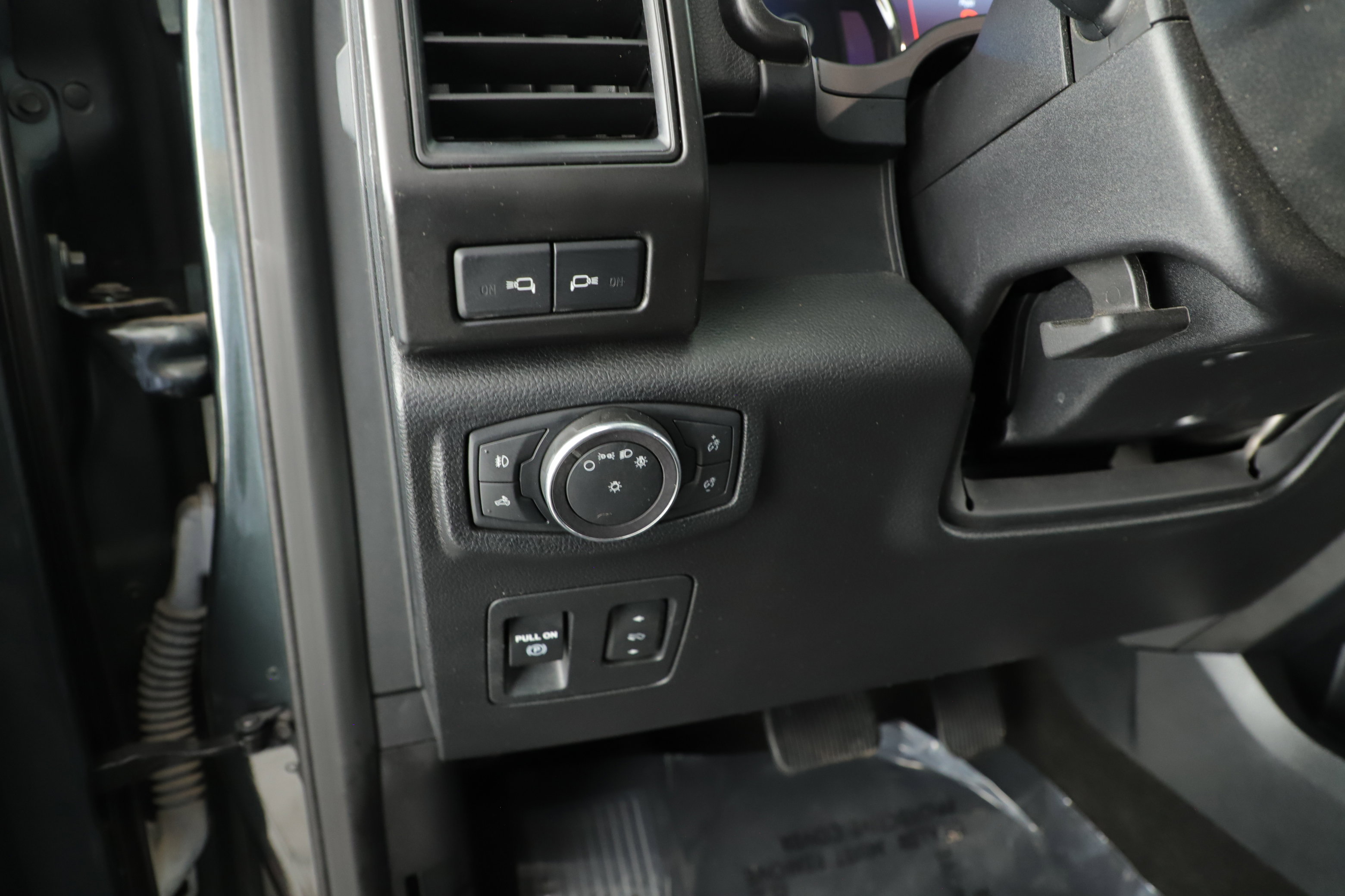 Used 2018 Ford F150 Lariat w/ Equipment Group 501A Mid image 12