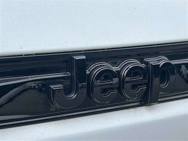 Used 2023 Jeep Grand Cherokee Altitude AWD/4WD image 30