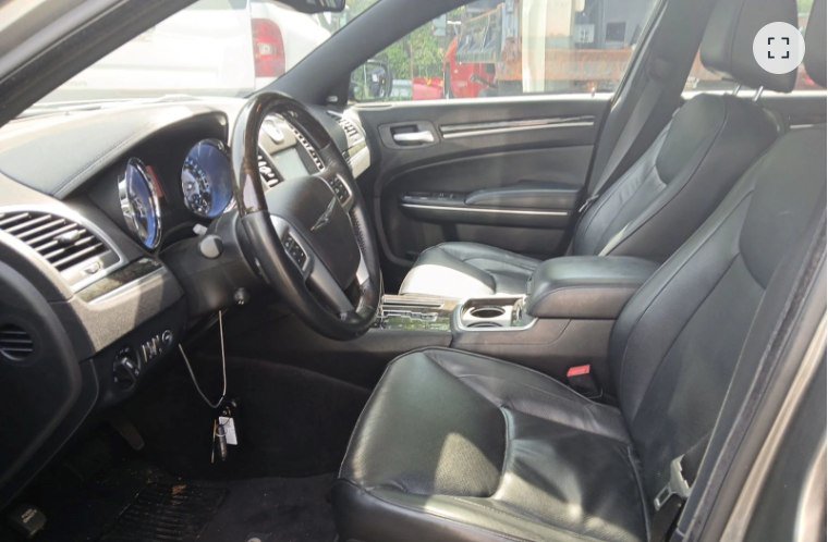 Used 2011 Chrysler 300 C w/ Sound Group RWD image 6