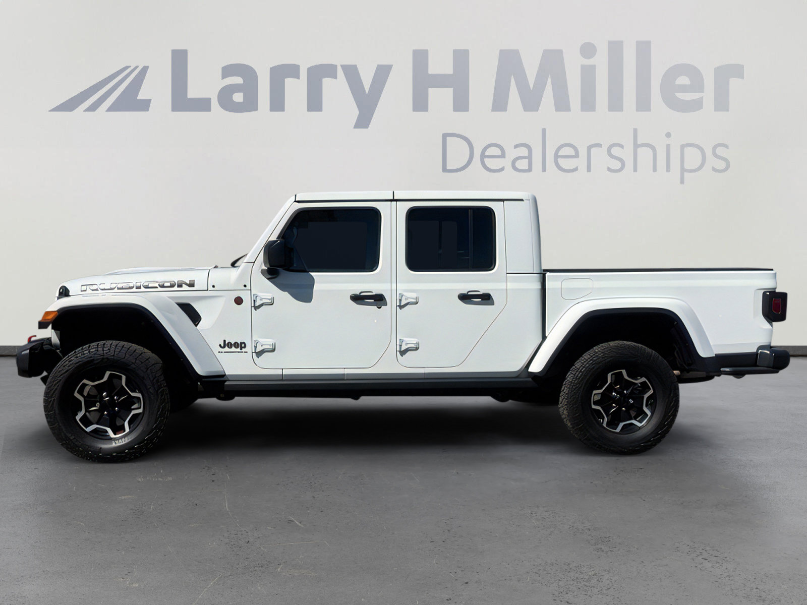 Used 2023 Jeep Gladiator Rubicon w/ Cold Weather Group image 2