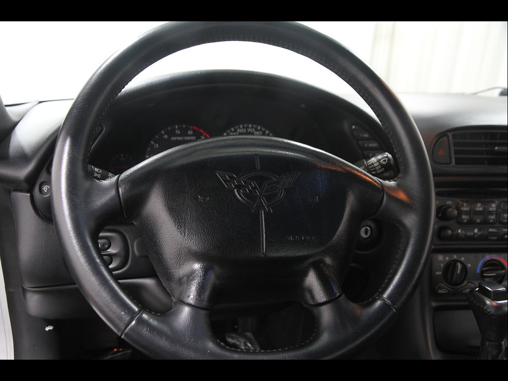Used 1998 Chevrolet Corvette Coupe w/ Roof Pkg RWD image 8