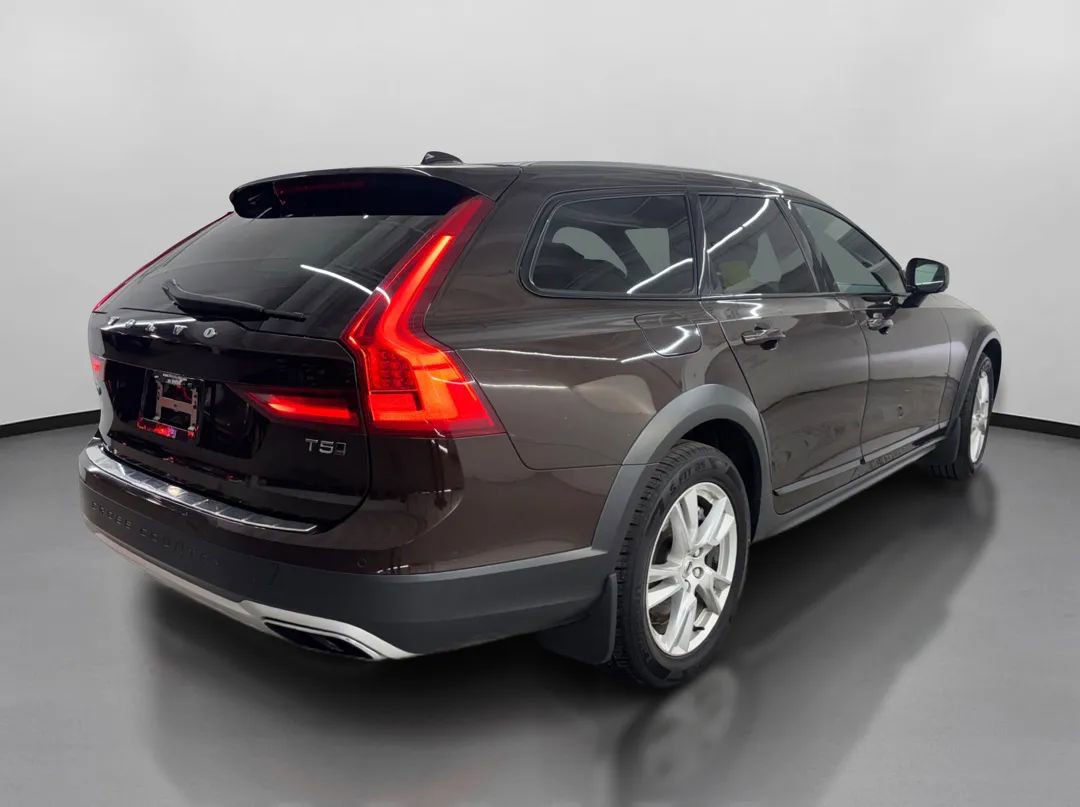 Used 2018 Volvo V90 T5 Cross Country w/ Convenience Package AWD/4WD image 10