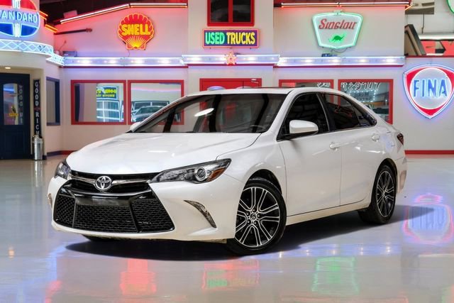 Used 2016 Toyota Camry SE FWD image 2
