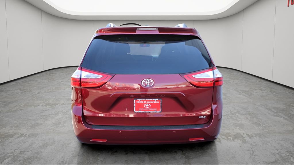 Used 2017 Toyota Sienna XLE w/ XLE Navigation Package FWD image 3