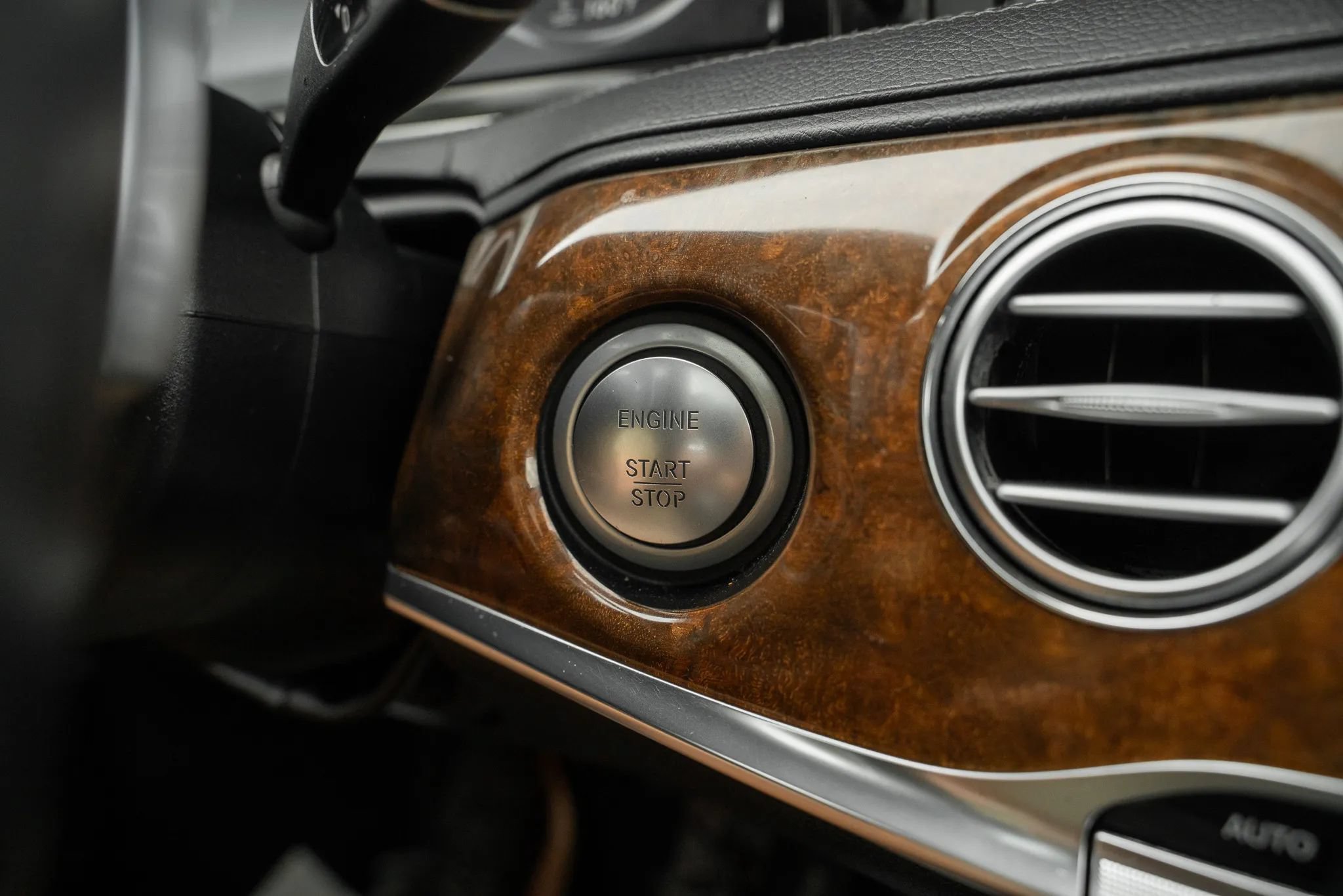 Used 2016 Mercedes-Benz S 550 4MATIC Sedan image 34