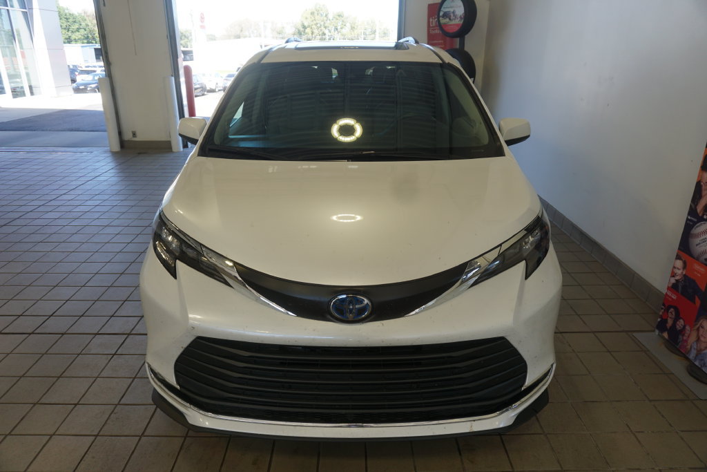 Used 2024 Toyota Sienna XLE FWD image 15