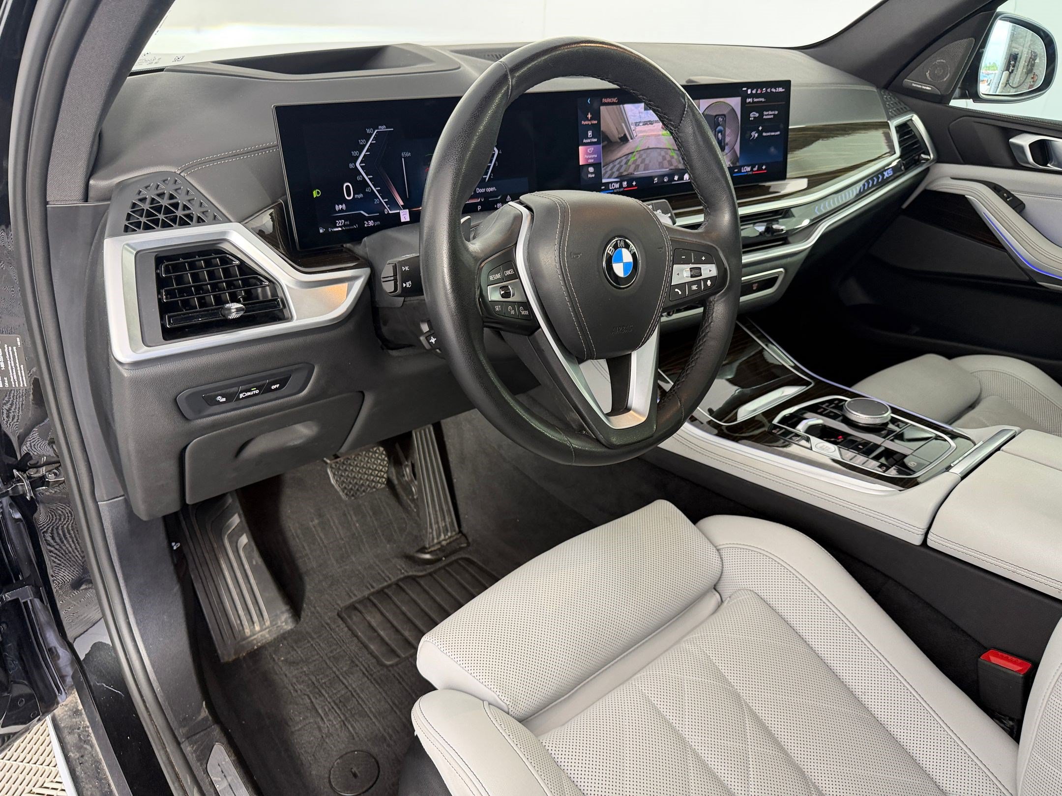 Used 2024 BMW X5 xDrive40i w/ Premium Package AWD/4WD image 4