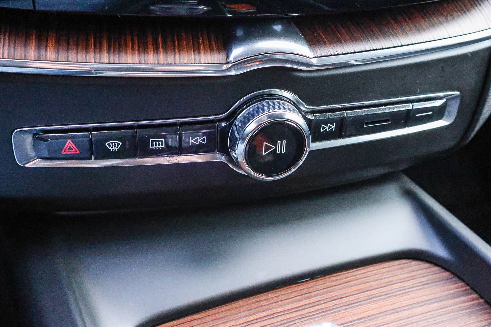 Used 2023 Volvo XC60 B5 Ultimate w/ Climate Package image 36