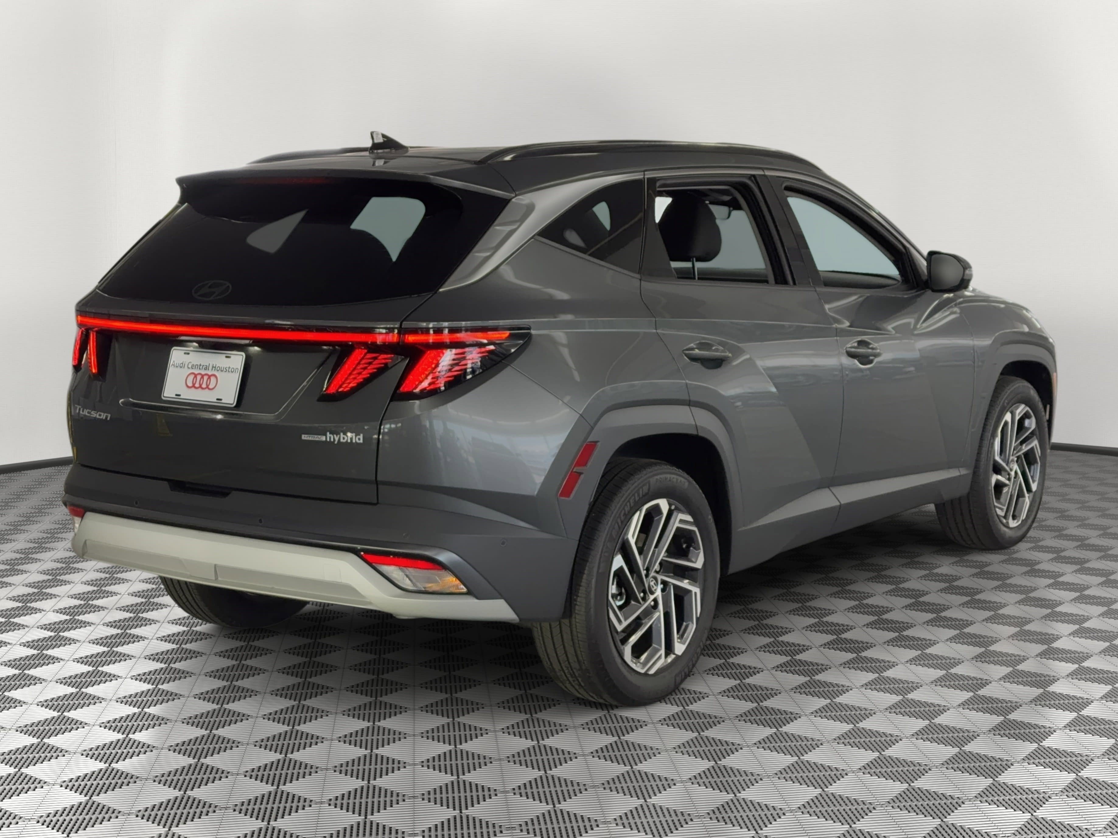 Used 2025 Hyundai Tucson Limited image 9