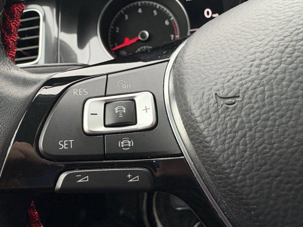 Used 2019 Volkswagen Golf SE w/ Driver Assistance Package image 16