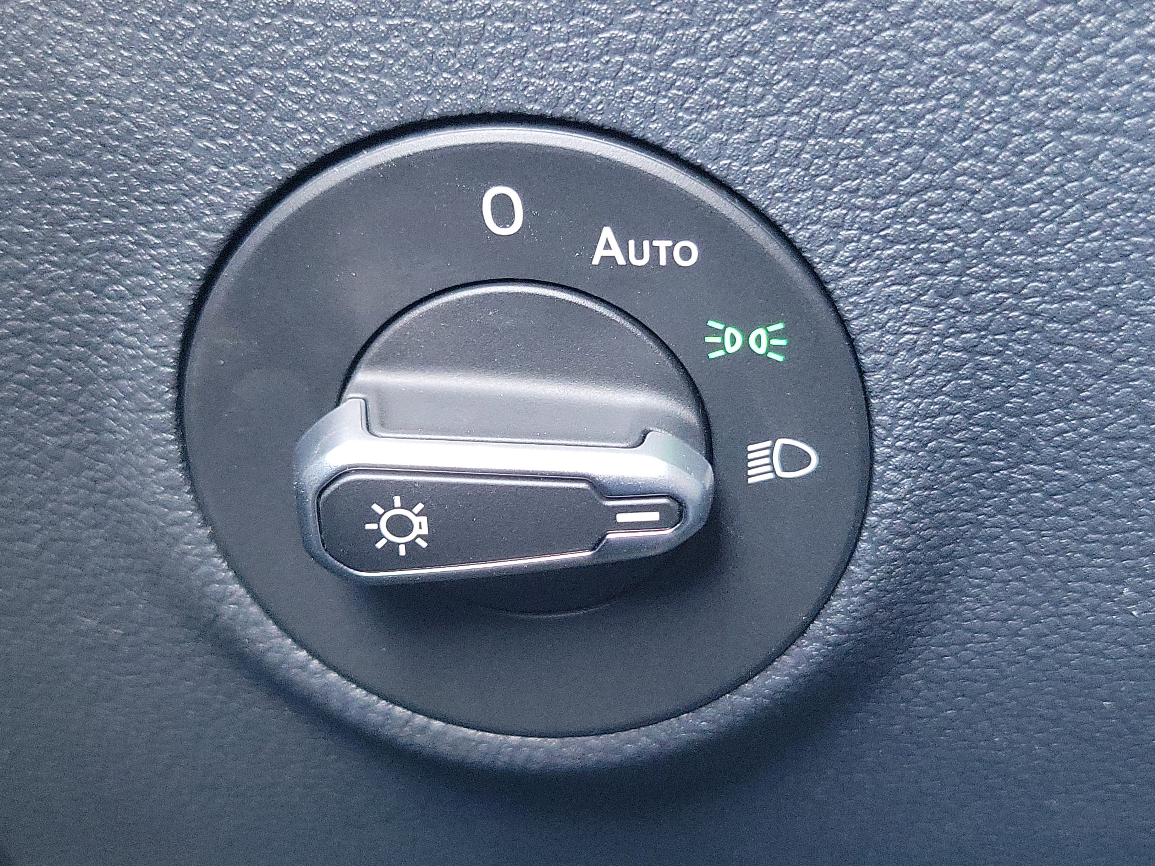 New 2026 Volkswagen Taos SE FWD image 17