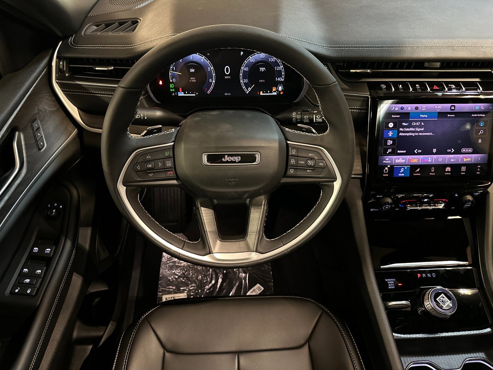 New 2025 Jeep Grand Cherokee L Limited w/ Black Appearance Package image 13