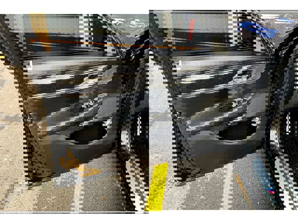 Used 2016 BMW 750i xDrive image 25