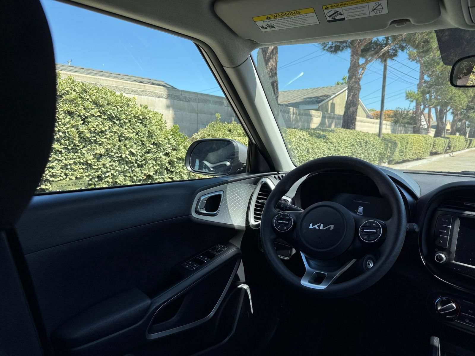 Used 2025 Kia Soul LX w/ LX Technology Package FWD image 30