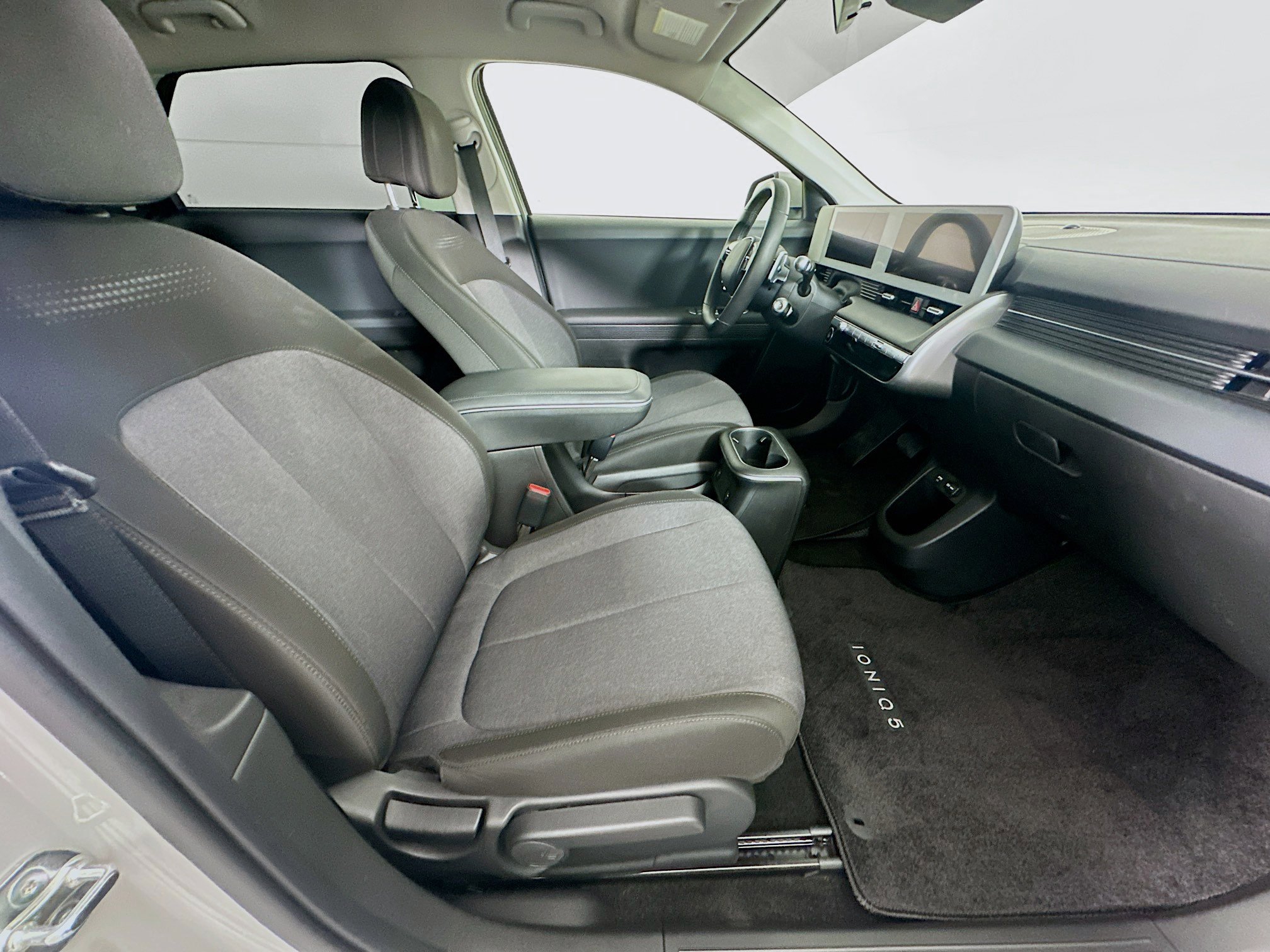 Used 2024 Hyundai Ioniq 5 SE RWD image 30