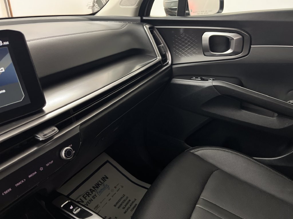 Used 2025 Kia Sorento S w/ Panoramic Sunroof Package FWD image 23