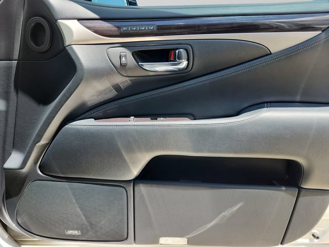 Used 2015 Lexus LS 460 w/ Comfort Package RWD image 32