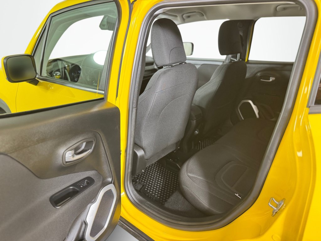 Used 2018 Jeep Renegade Latitude w/ Cold Weather Group AWD/4WD image 30
