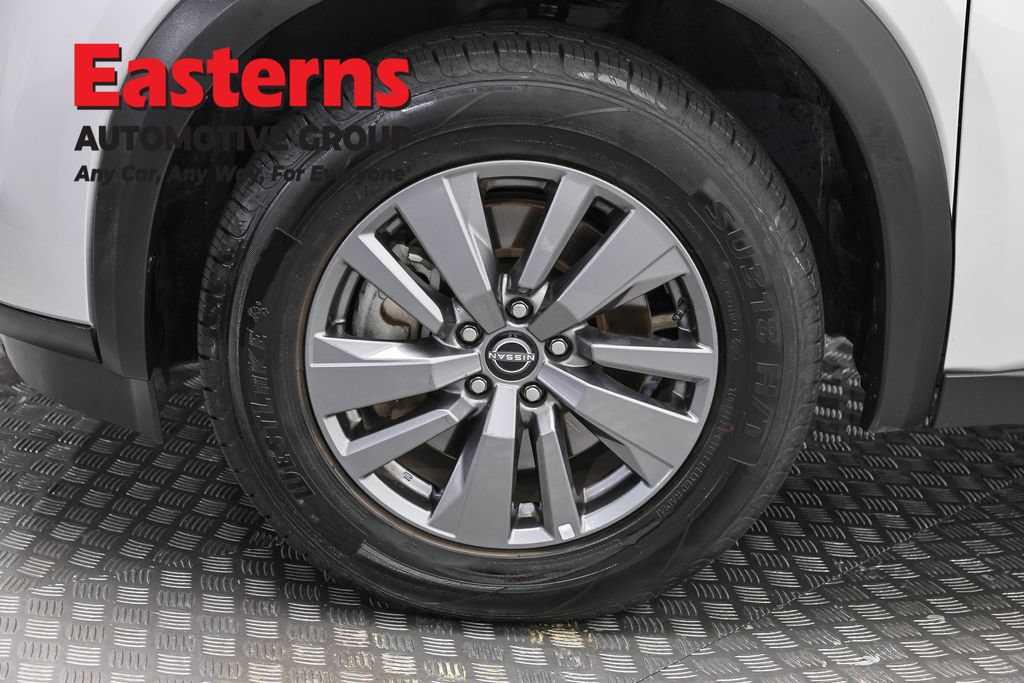 Used 2025 Nissan Pathfinder SV FWD image 35