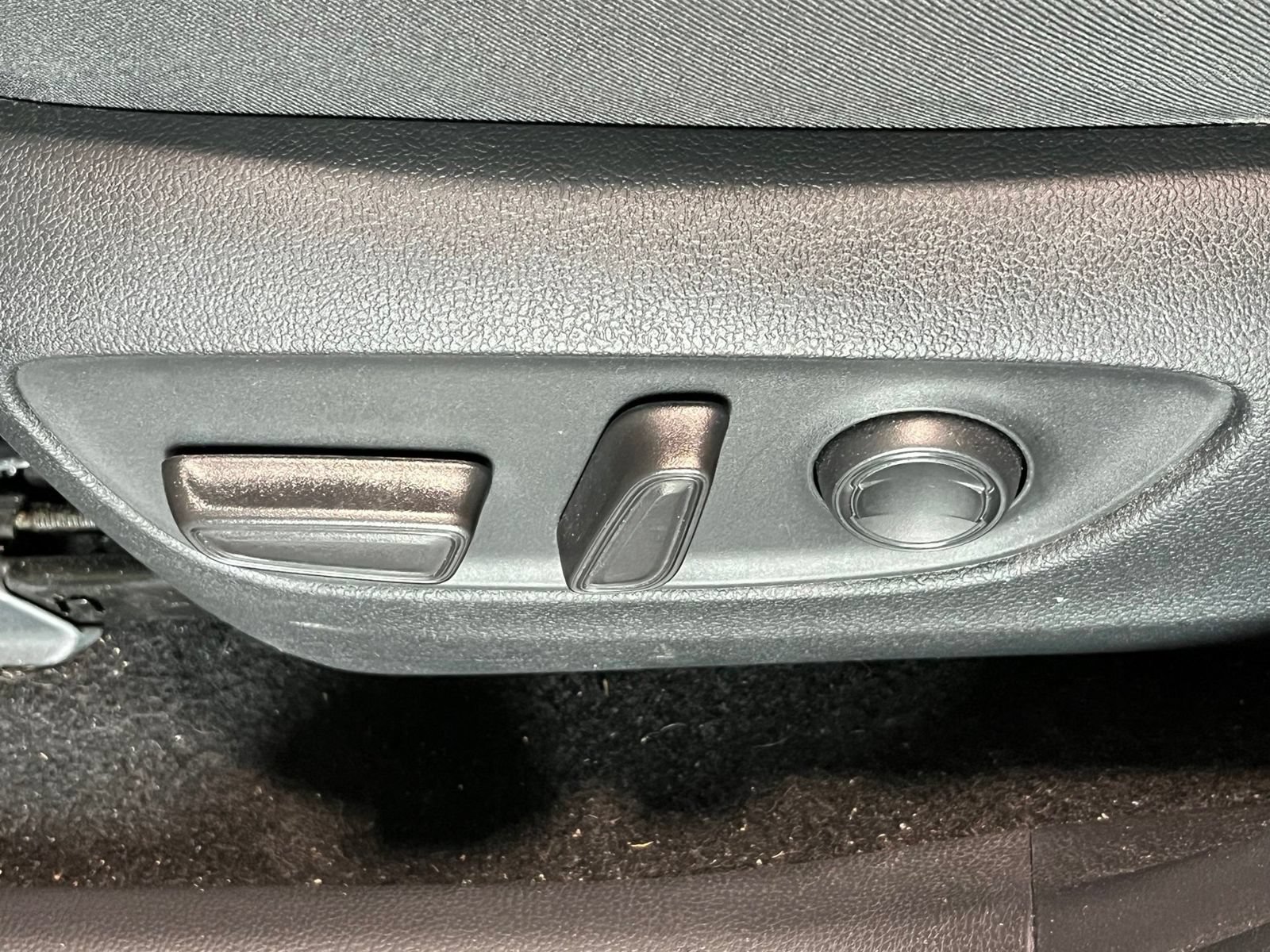 Used 2023 Toyota RAV4 XLE AWD/4WD image 16