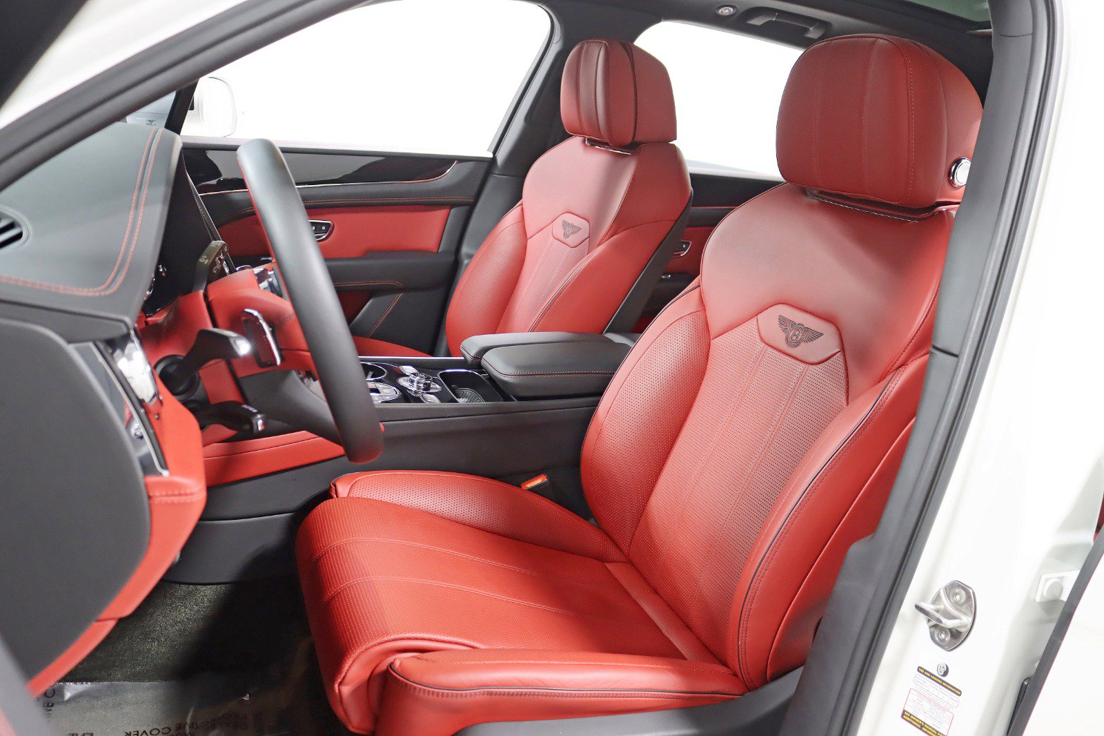 Used 2022 Bentley Bentayga image 32