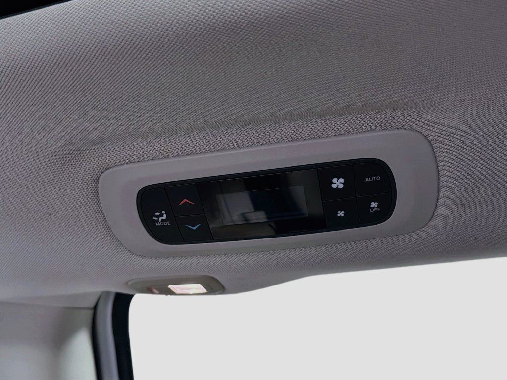 Used 2017 Chrysler Pacifica Limited w/ UConnect Theater Package FWD image 29