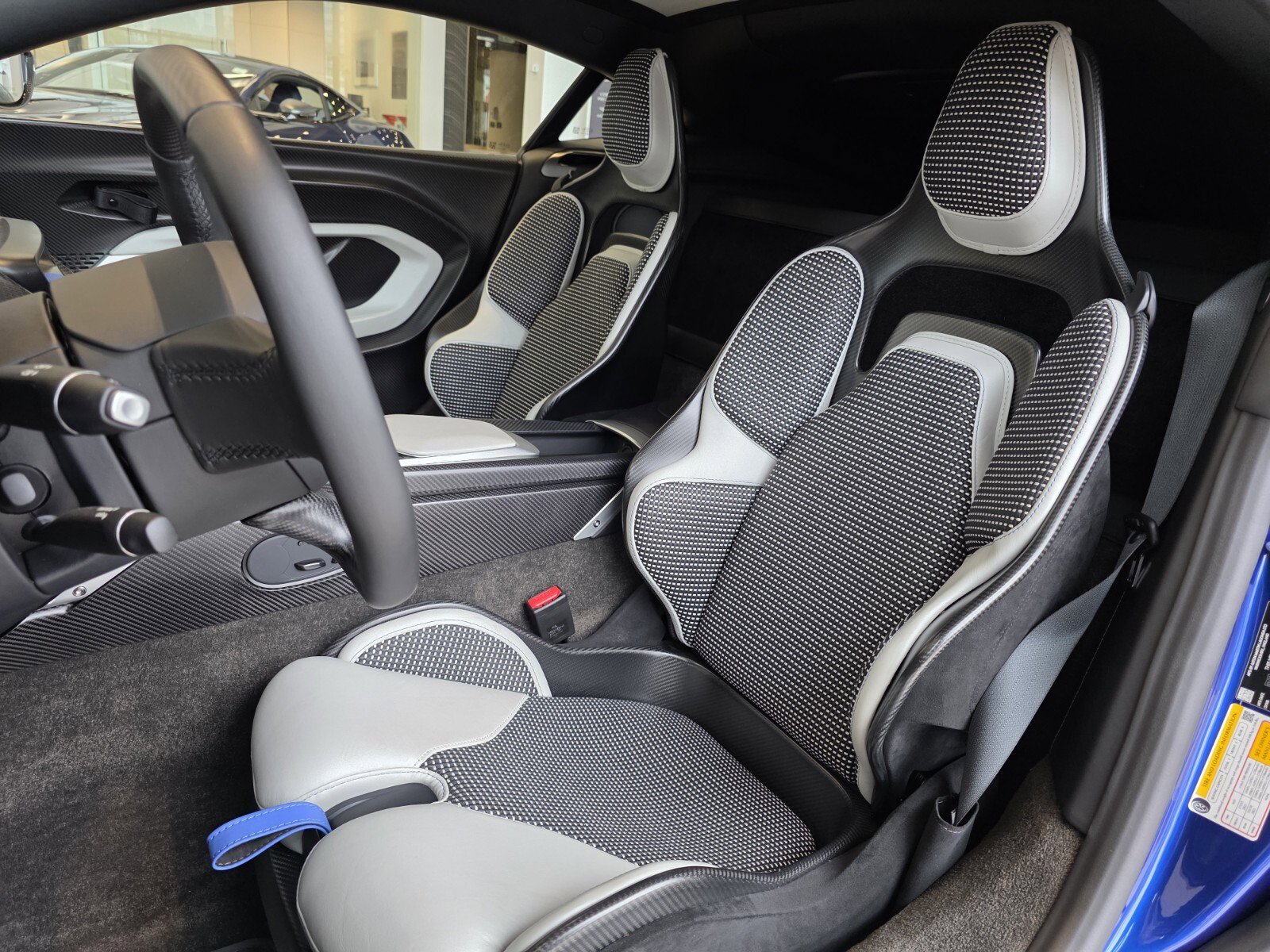 Used 2024 Aston Martin Valour Coupe image 11