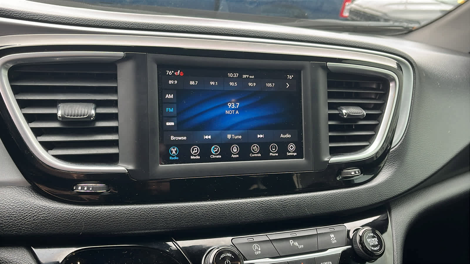 Used 2020 Chrysler Pacifica Touring-L w/ S Appearance Package image 15