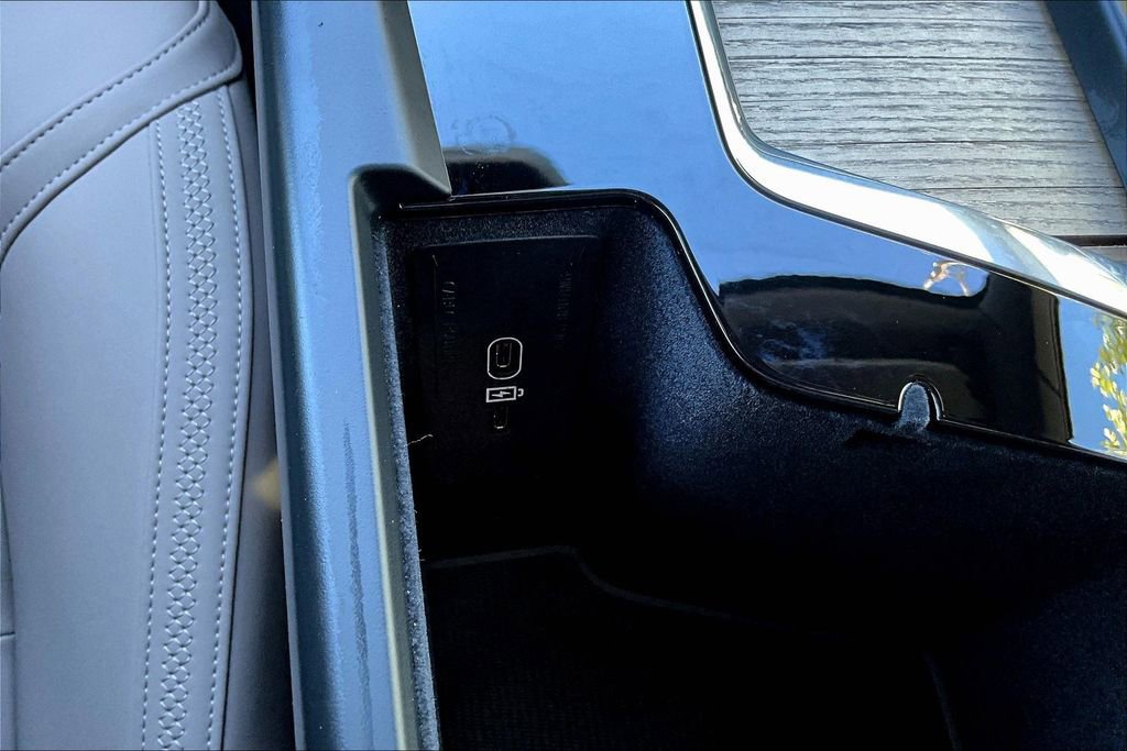 Used 2026 Volvo XC60 B5 Plus w/ Protection Package Premier image 33