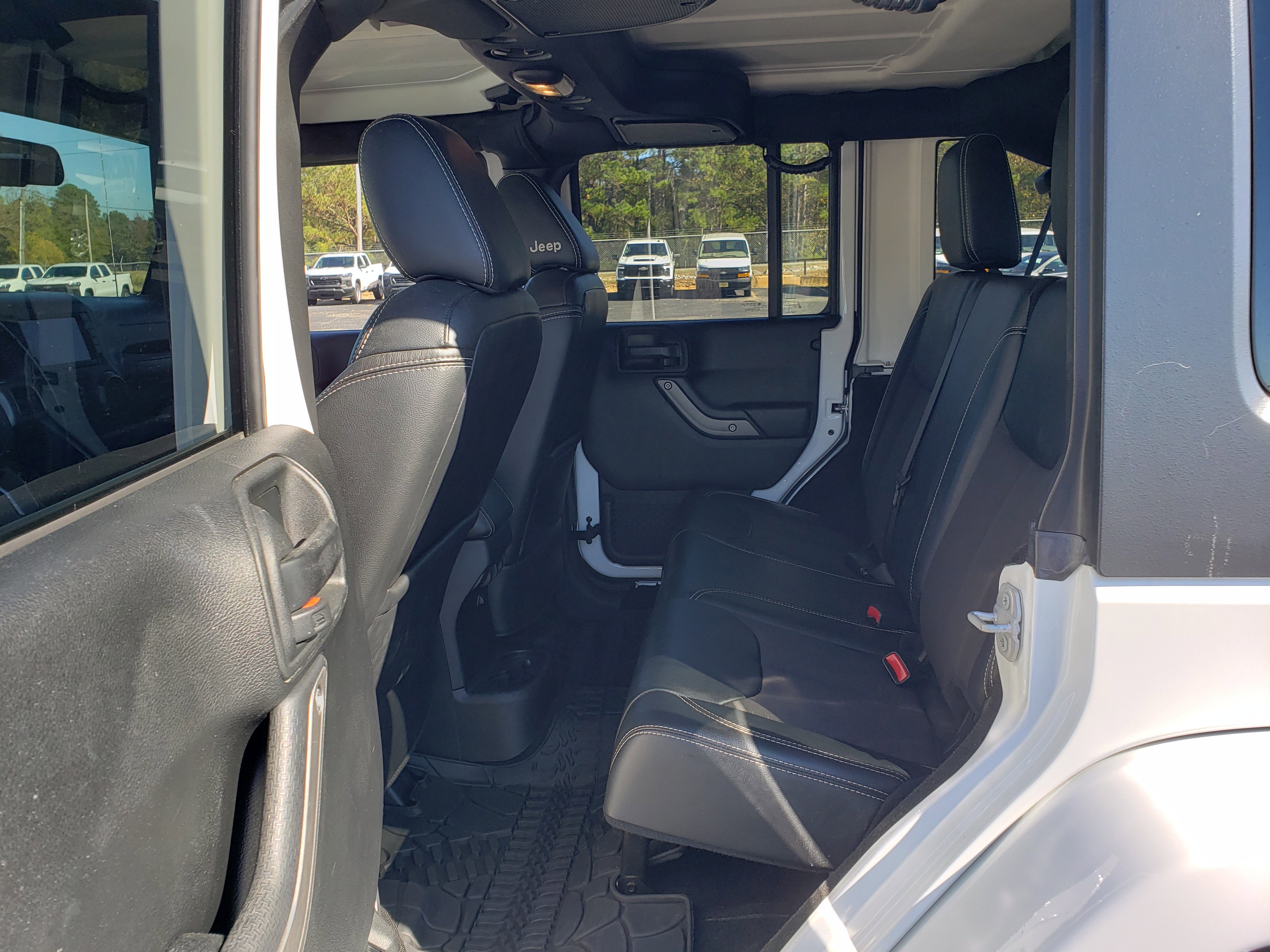 Used 2018 Jeep Wrangler Unlimited Sport image 35