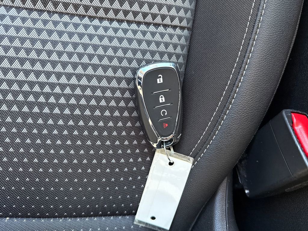 Used 2025 Chevrolet Trax LT w/ LT Convenience Package image 32