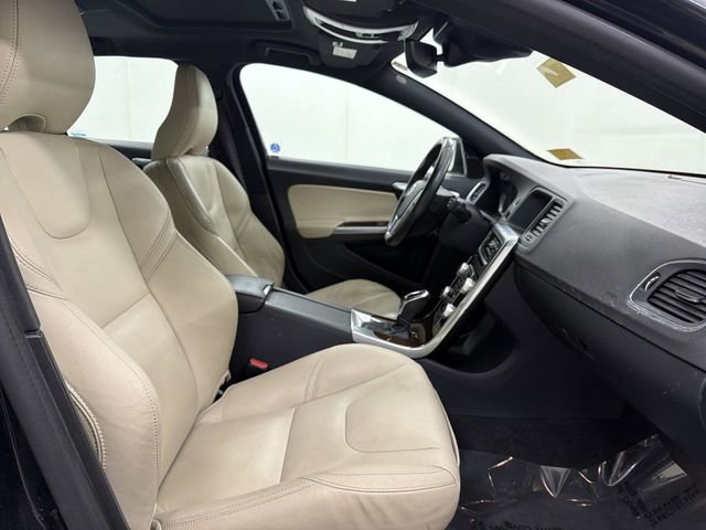 Used 2017 Volvo V60 T5 Premier w/ Convenience Package image 18