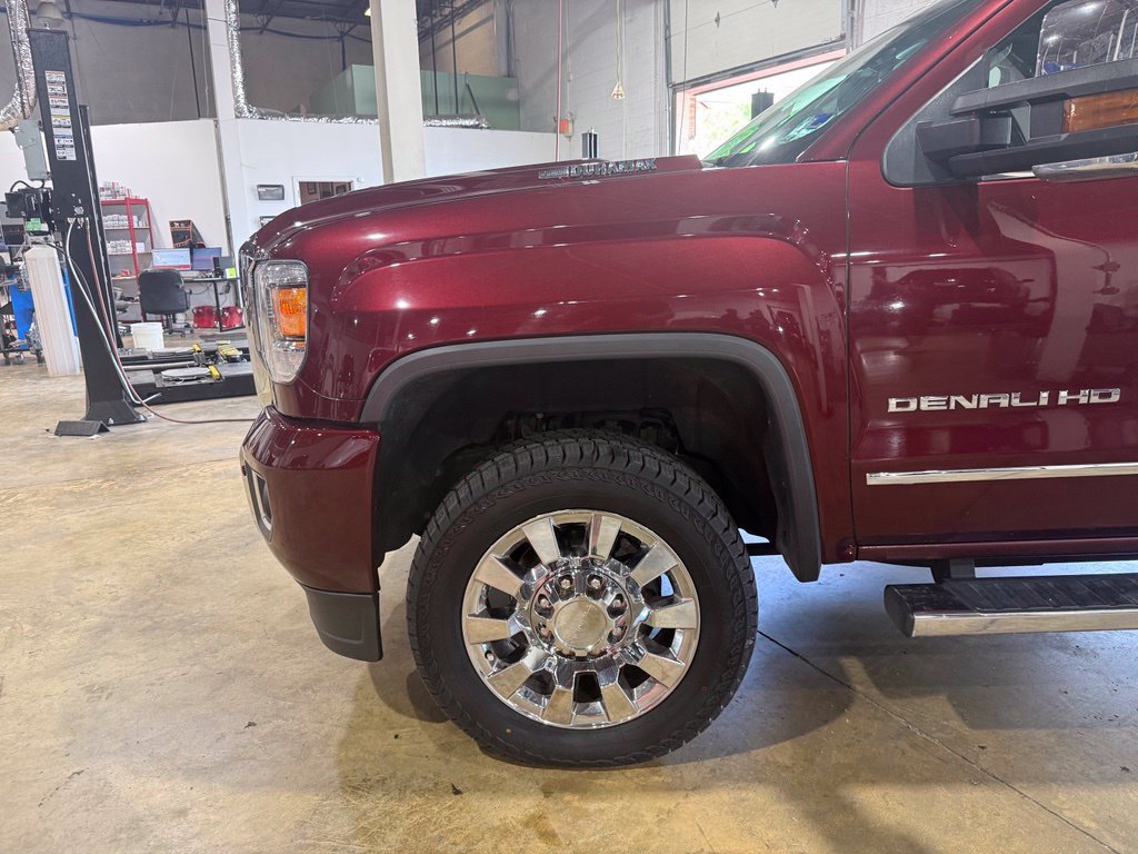 Used 2017 GMC Sierra 2500 Denali w/ Duramax Plus Package AWD/4WD image 10